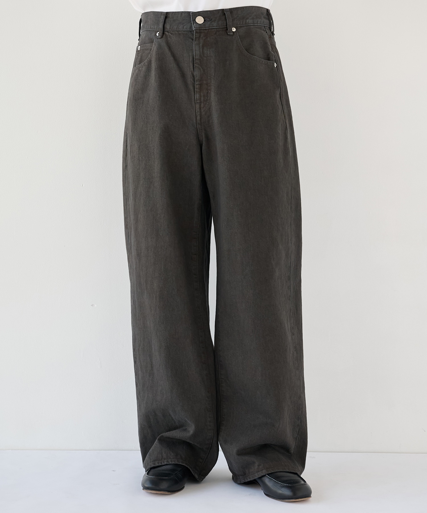 DARK BROWN