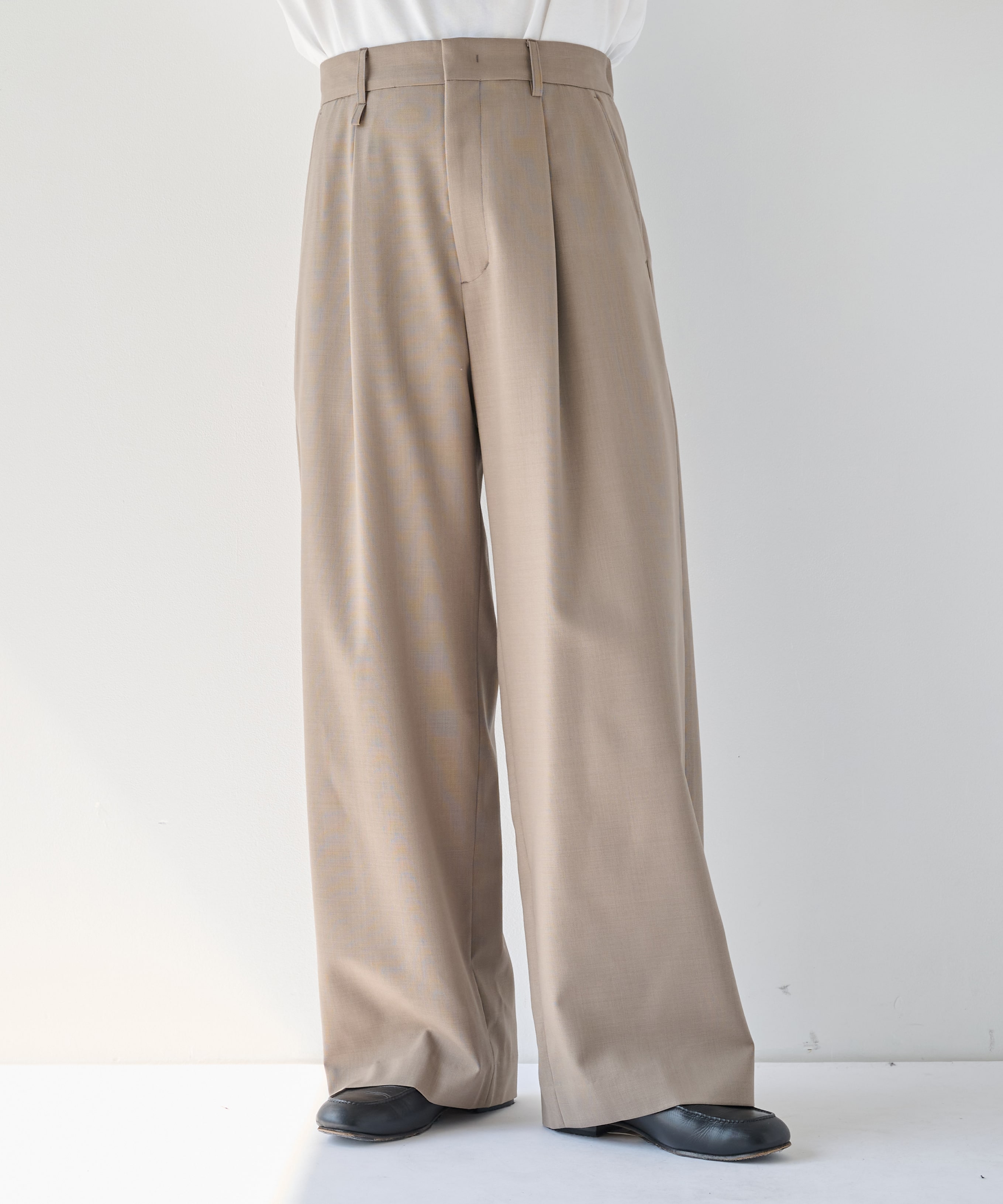 GREY BEIGE